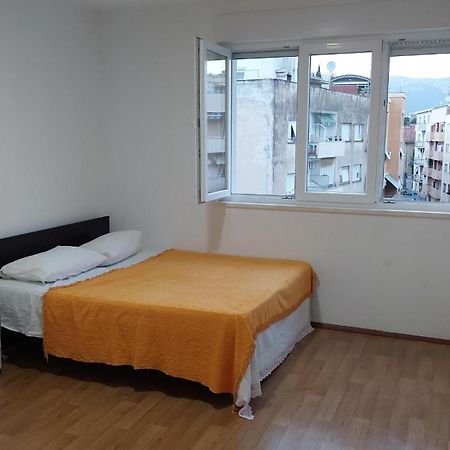 Room With Private Toilet And Terrace In City Center In Shared Apartment Сплит Екстериор снимка