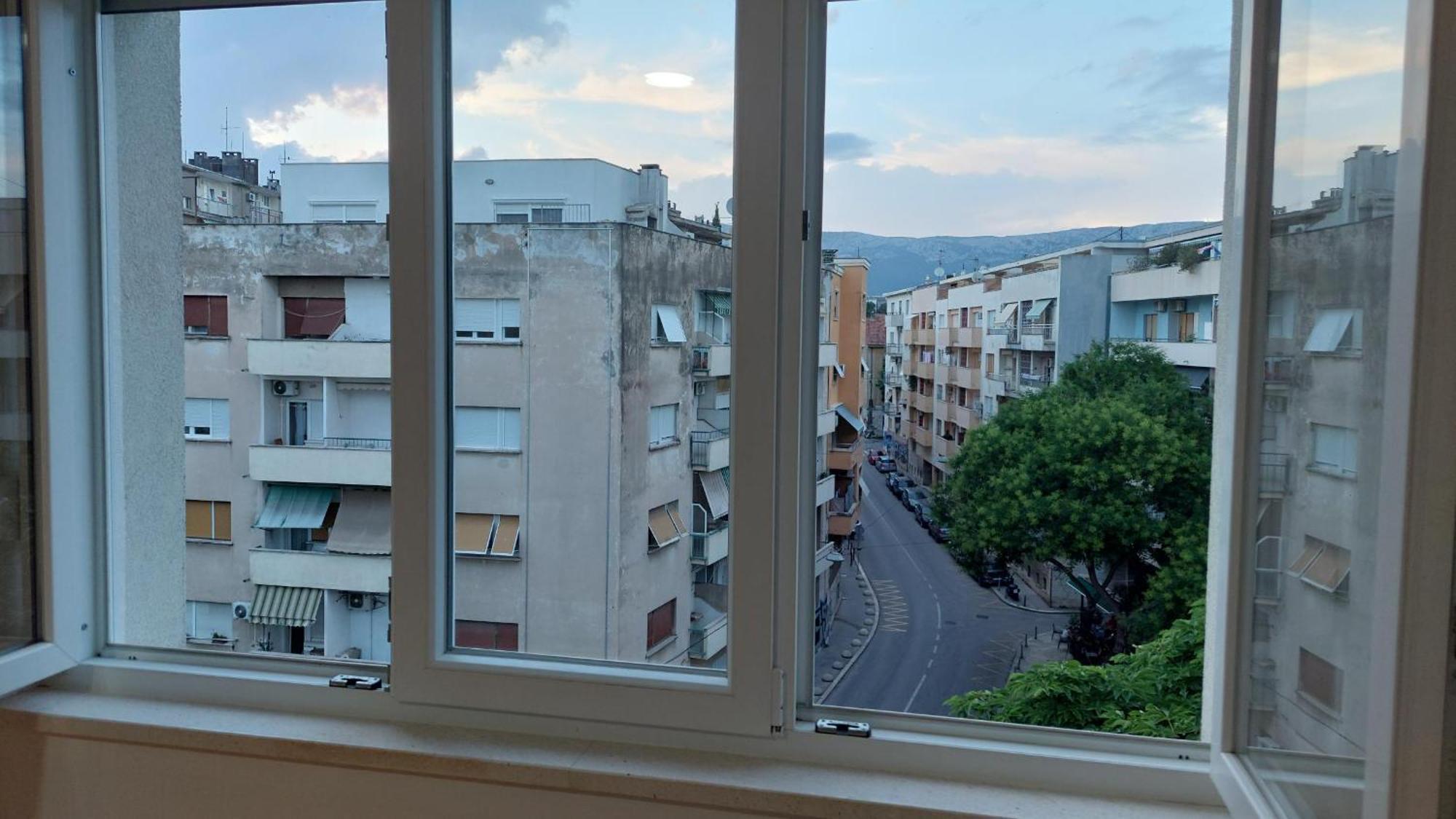 Room With Private Toilet And Terrace In City Center In Shared Apartment Сплит Екстериор снимка