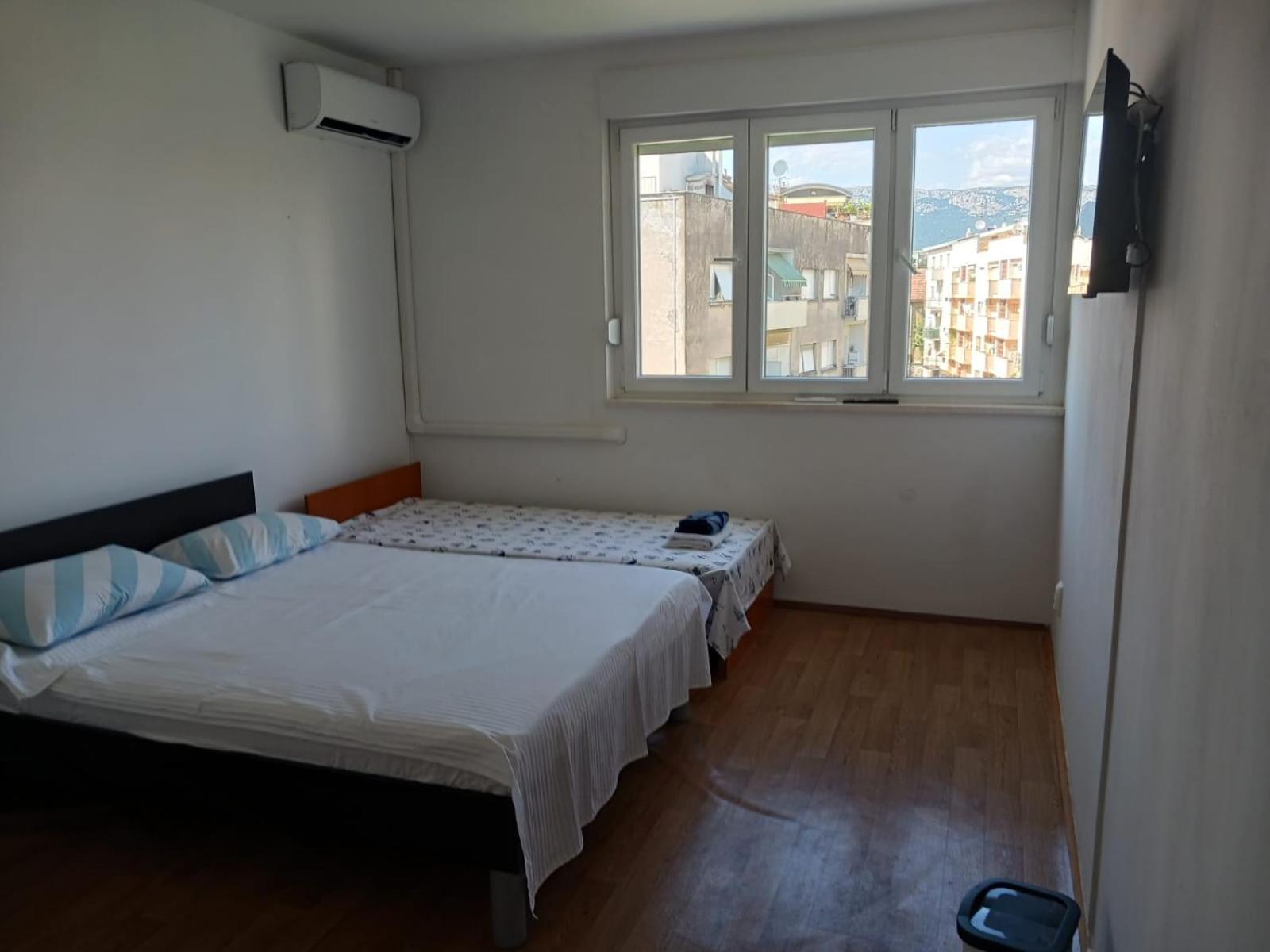 Room With Private Toilet And Terrace In City Center In Shared Apartment Сплит Екстериор снимка